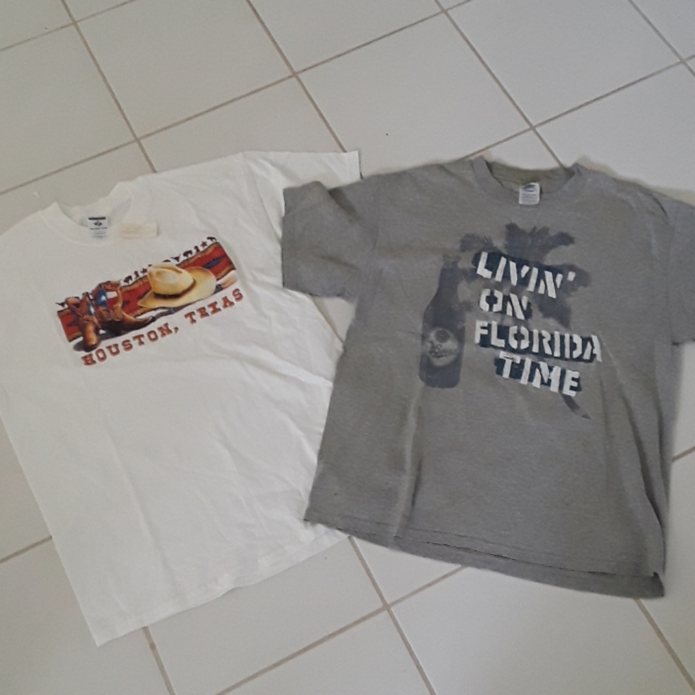 2 men's T-shirts.